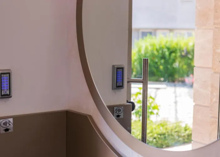 Flora 게스트하우스 4*